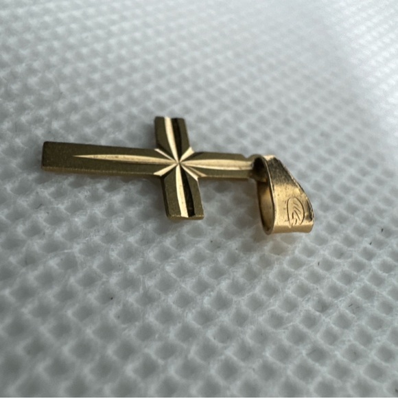 BEAUTIFUL 14k YELLOW GOLD CROSS PENDANT CHARM 14kt 585 CHRISTIAN 0.44g, Matte - Picture 4 of 9